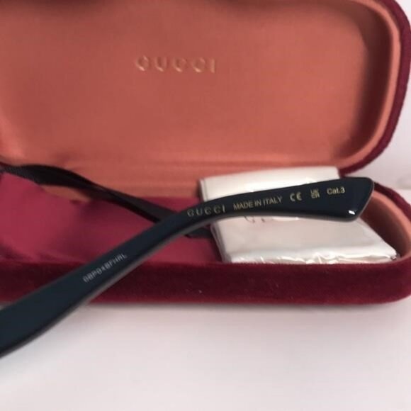 Gucci GG0163SN 001 – Women’s Butterfly Cat-Eye Sunglasses ✨ - Picture 3 of 12